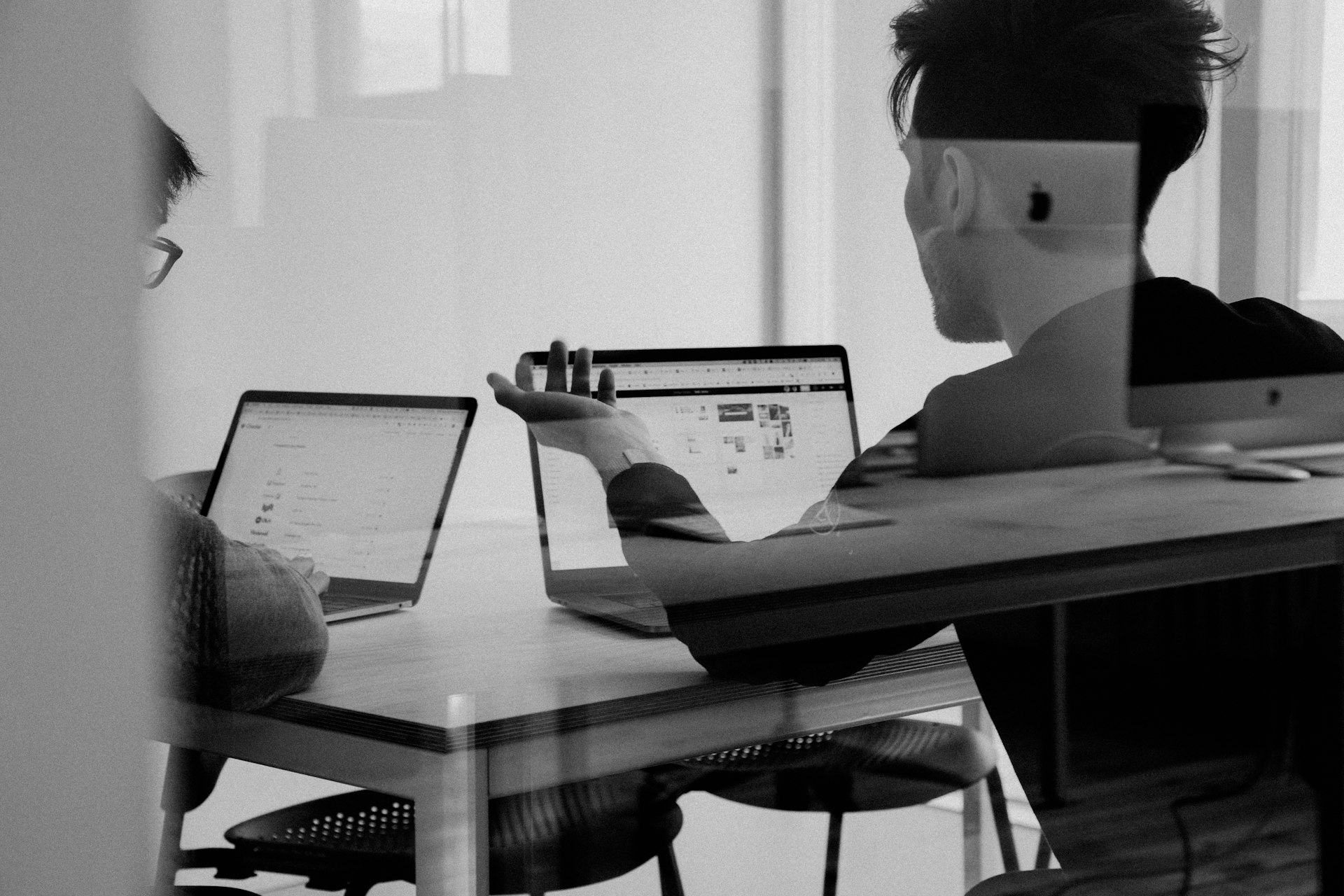 Collaborateurs Consulting R&D en visioconference avec un client